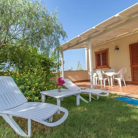 Oasi Di Cala Pisana شقة
